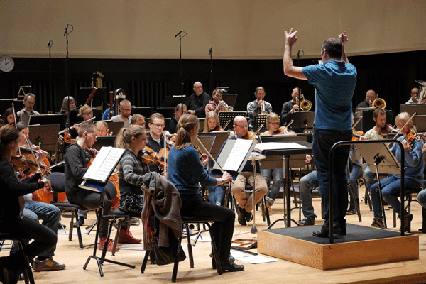 On Urban Ground premiered by NorrlandsOperan Symphony Orchestra. Listen to the broadcast here.